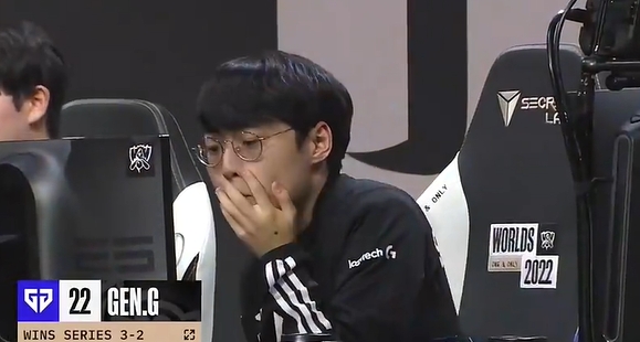 Showmaker带队让二追三失败,面对失利秀神捂脸表情难过