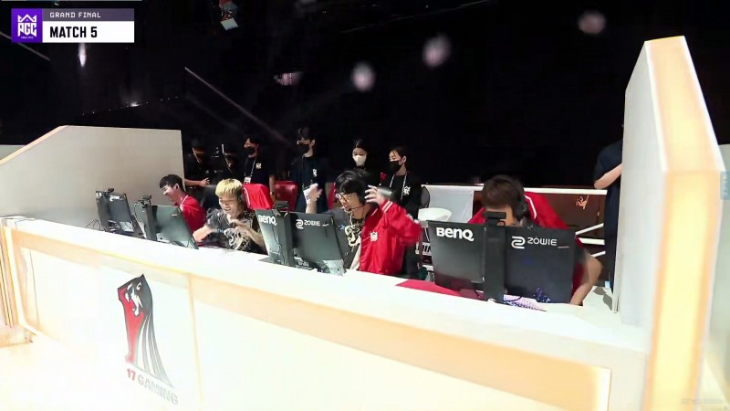 ?PGC总决赛首日赛果：不愧是17号总决赛 17收尾两鸡暂列第一