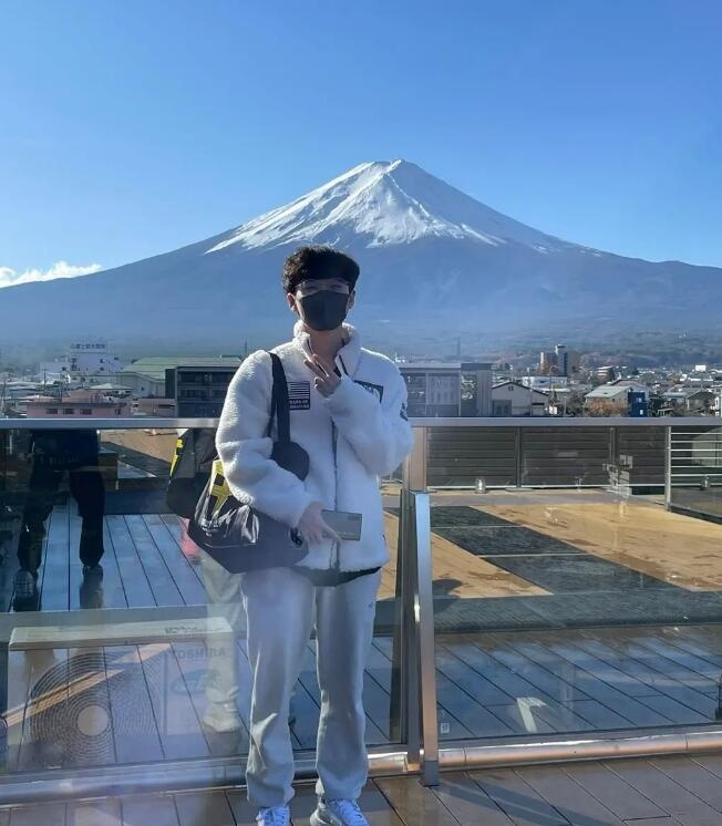 Peanut发布了ins：11月日本旅行杂乱的照片们