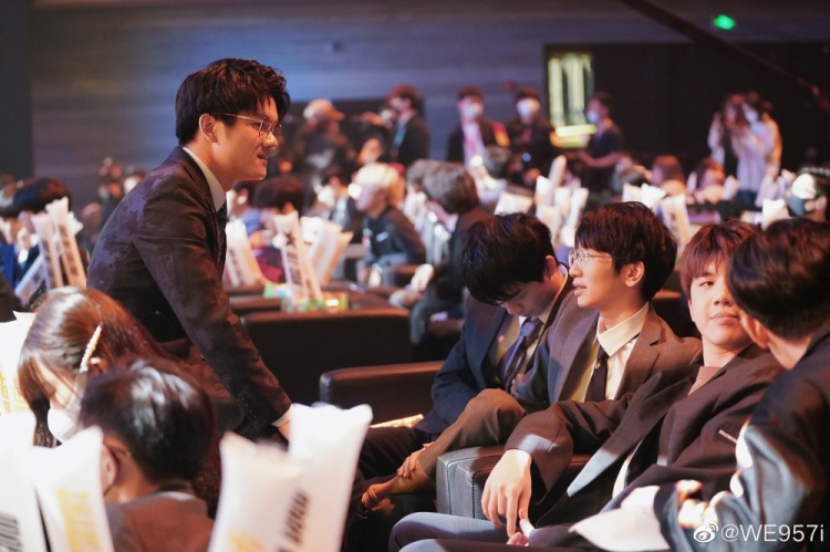 957晒照：营业一下 要全力备战德杯了 LCC就在今年！