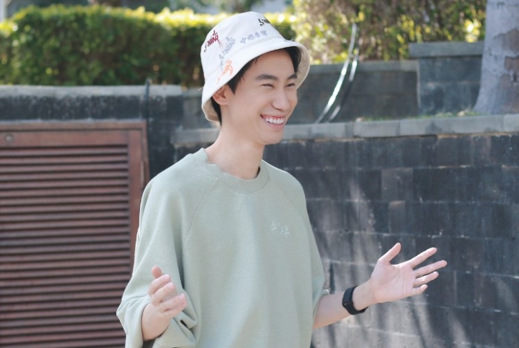 Doinb：我最近一直在跟金贡聊，希望他能回来