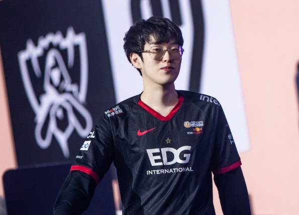 EDG被Scout背刺?爱德朱:没有卡Scout合同 是他自己违规在先
