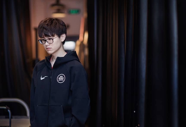 赵志铭:田野的那个事情俱乐部处理了 那个主播停播到过年