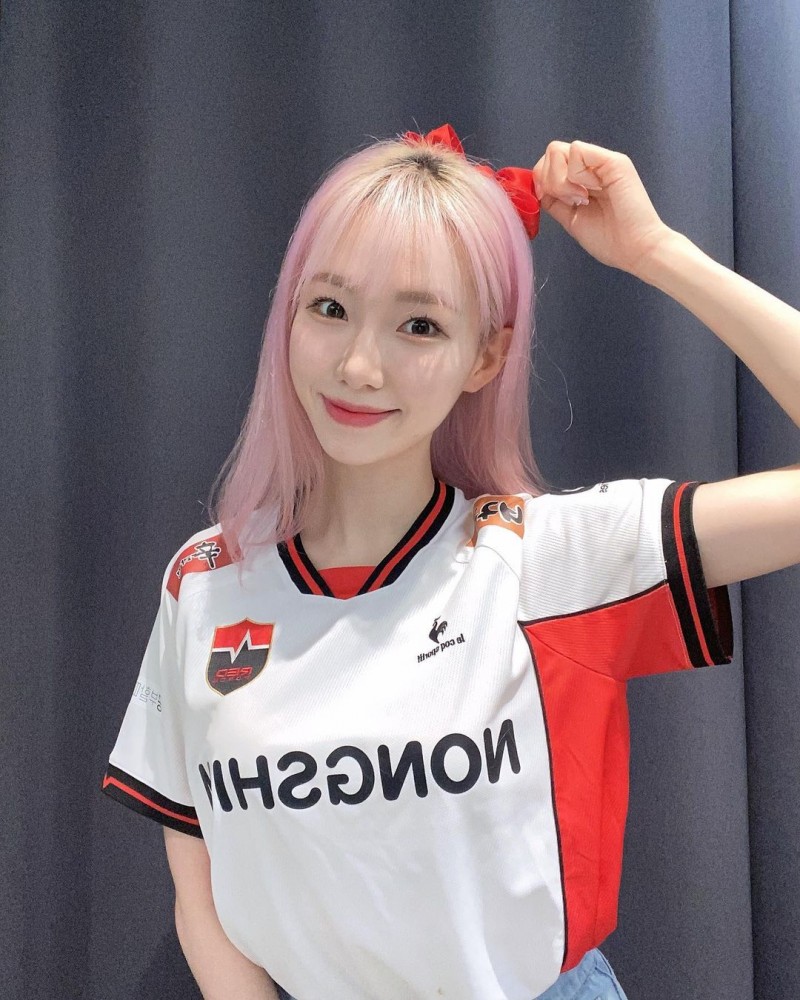 LCK女主持李政铉晒照:LCK和Valorant都要加油捏~