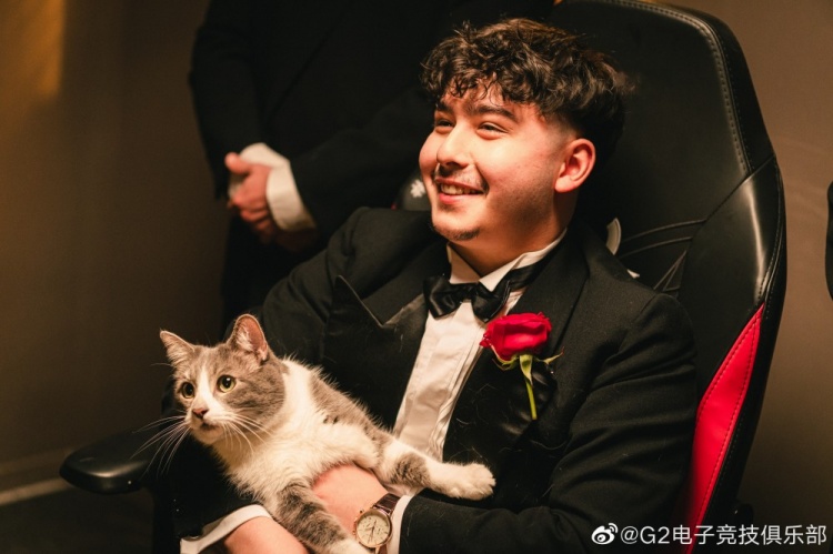 G2官方:祝TopFather 23岁生日快乐