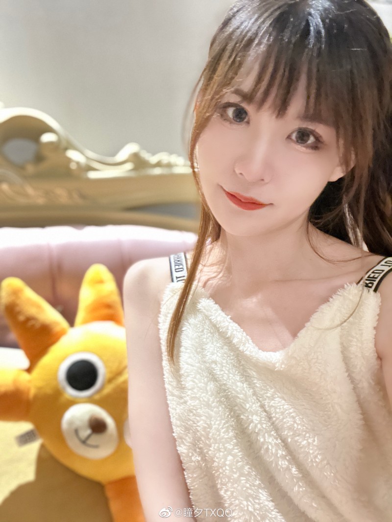 瞳夕更博晒照:最近微博发的少,还有多少铁粉幸存