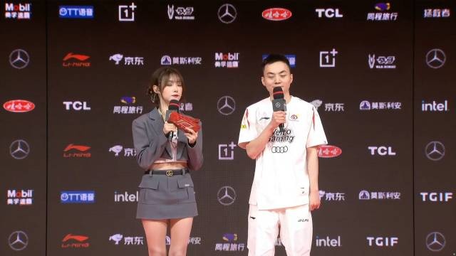 赛后采访Light:暖心 全场粉丝一起祝Light生日快乐