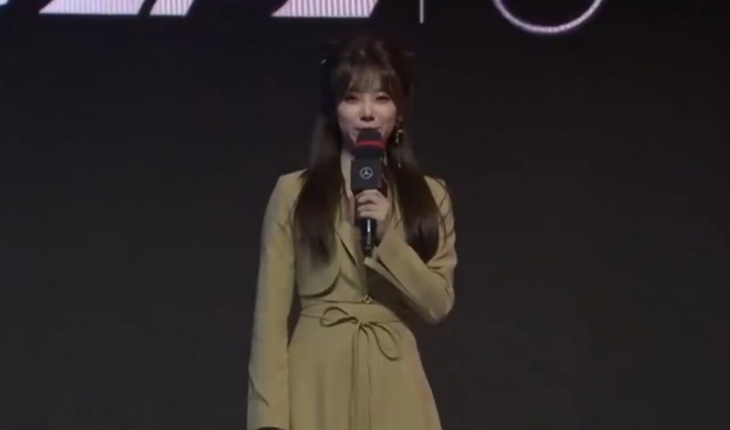 小钰黄衣造型出场，模仿BlackPink招牌单曲《DDU-DU DDU-DU》