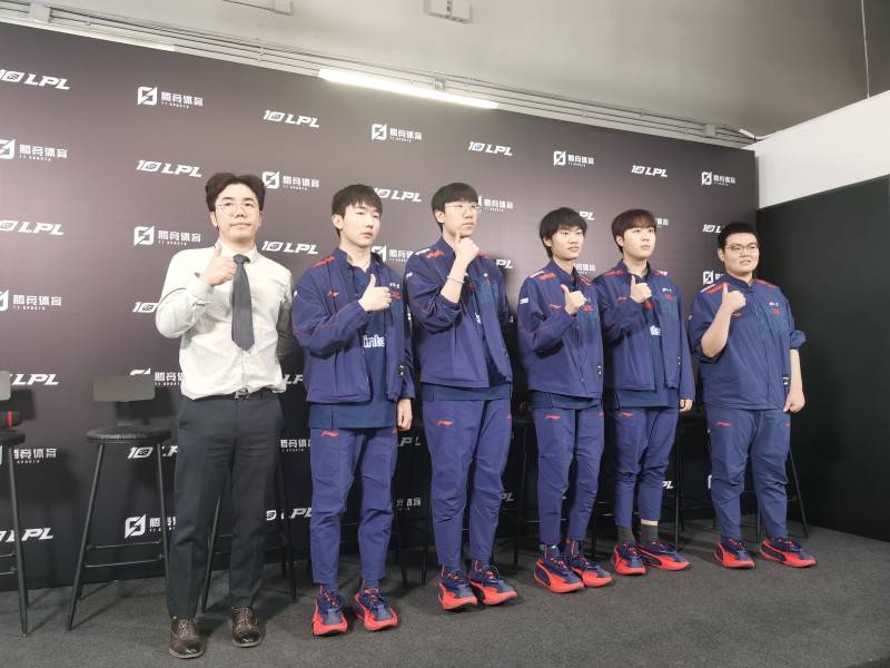 赛后群访knight:感觉Scout实力还是和以前一样强吧