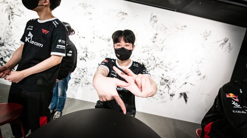 Zeus:我一般都支持最强战队 所以自然而然地支持SKT T1