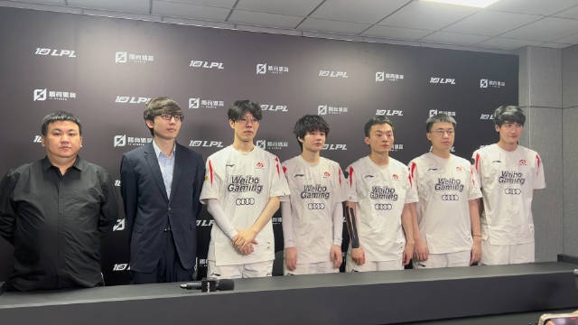 赛后群访Theshy:第一局拿下MVP的心情 开心