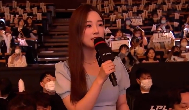 英文流Kitty小姐姐:对于决赛的信心怎么样?Kanavi:明天3:0拿下