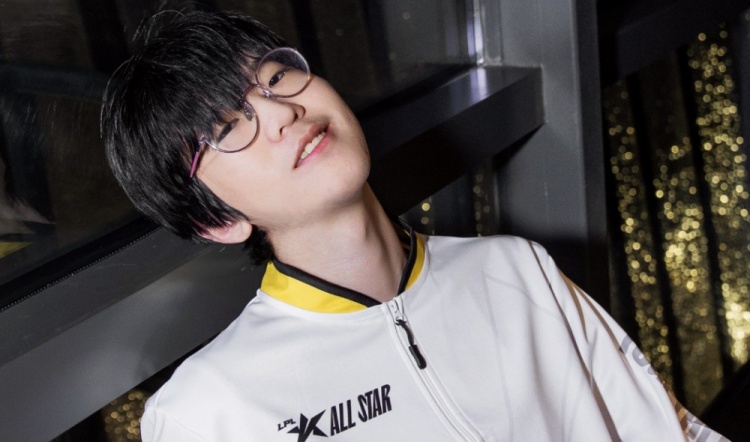 Meiko:赵礼杰就是故意的 装病然后就不用去开会了 他太专业了