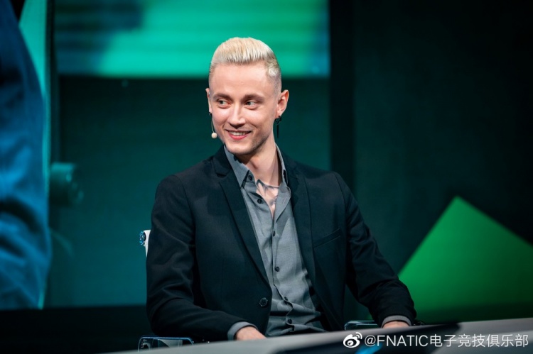 FNATIC晒照：请查收Rekkles的周末帅照~