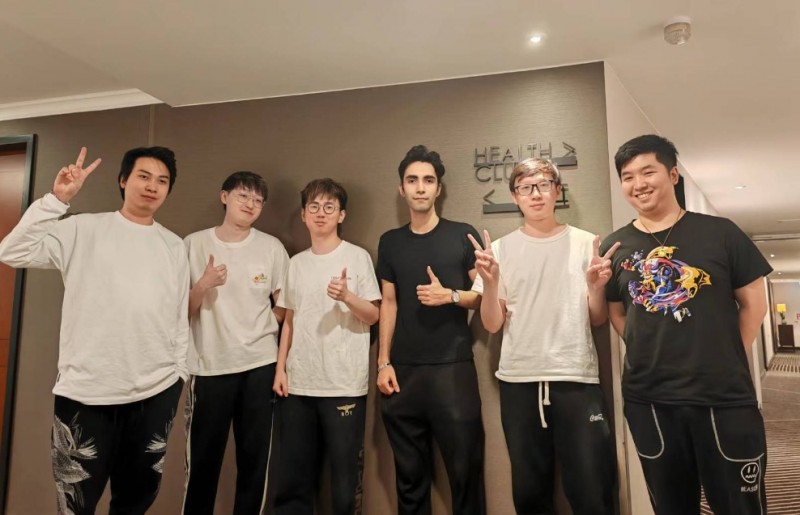 Aster官方：选手以顺利抵达柏林 明天点迎战BB战队！