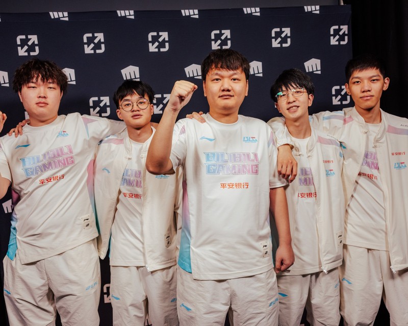 LOL官推分享BLG、GAM等入围赛A组四队合照：欢迎来到伦敦！