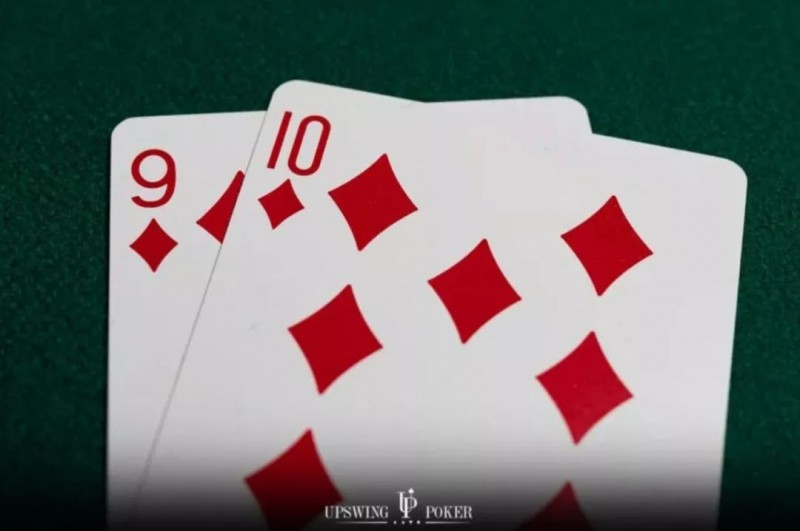 【EV扑克】教学：同花10-9，这手讨喜的牌该怎么玩？