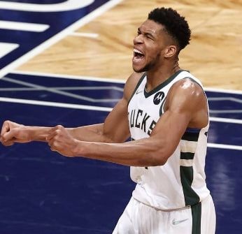 大发体育-字母哥承诺明夏将提前续约雄鹿 可签4年2.33亿,大发助力你的致富之路!