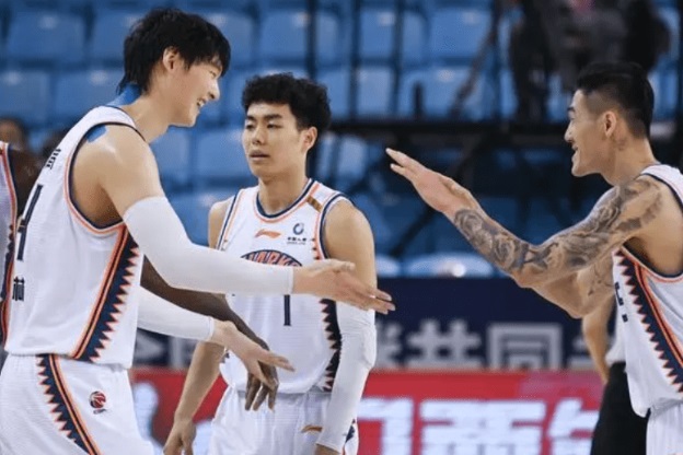 大发体育-培根24分王哲林9+4 上海主场击败广州获3连胜，大发助力你的致富之路！