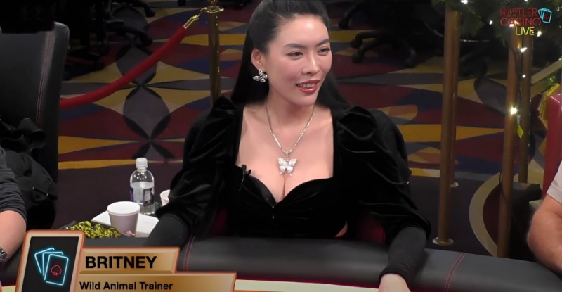 【EV扑克】10W刀底池四家疯狂全押!All-in姐财“大”气粗让Sashimi 脸好臭