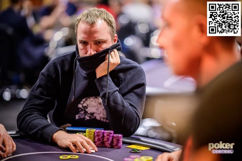 【EV扑克】在决赛桌用空气牌打飞四条!不愧是来自战斗民族的狠人