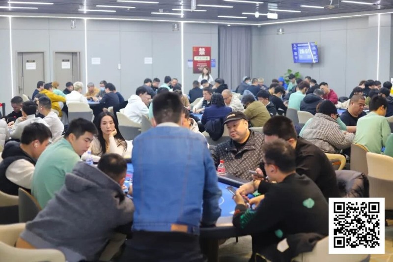 【EV扑克】长沙阳光月赛首日 | 当扑克月赛遇上圣诞季，冬日点燃牌手热情！DAY1A组共320人次参赛，刘欢领衔39人晋级下一轮