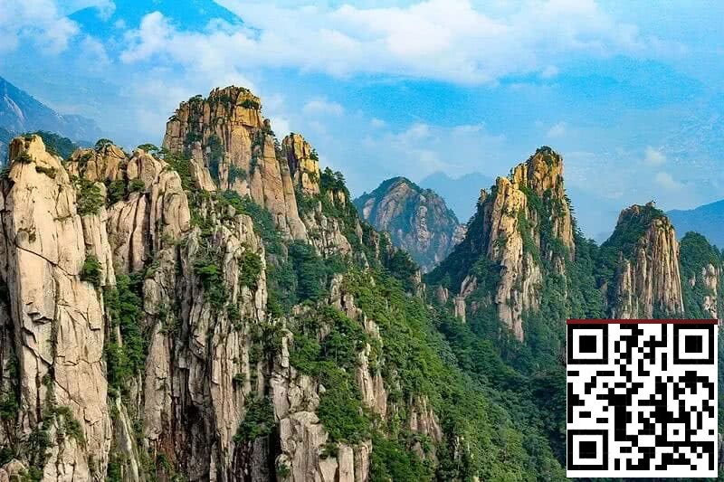 【EV扑克】泰山之巅首日 | 吕彦与何映含分别斩获开幕赛AB组CL，Day1共262人次参与，38人晋级Day2