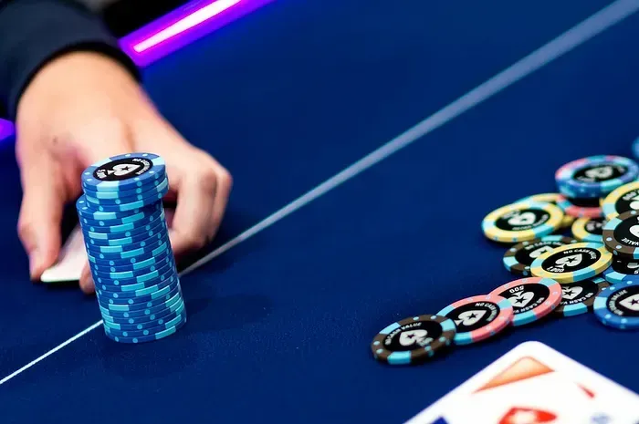 【EV扑克】牌桌上遇到强手怎么办?别逞强,别硬刚,做对这三件事